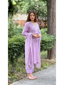 The Hemming Bird - Lilac embroidered chanderi Kurta With Pant And Dupatta