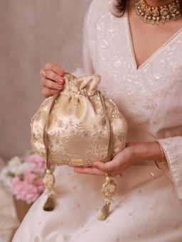 AMYRA - Off White Suki Velvet Scallop Embroidered Potli Bag