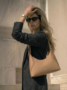 Everpret - Spacious Interior Beige Lou Minimal Shoulder Bag