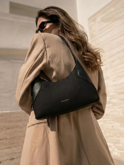Everpret - Spacious Interior Black Lou Minimal Shoulder Bag