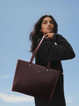 Everpret - Red Trolley Sleeve and Pockets Work Tote Laptop Bag