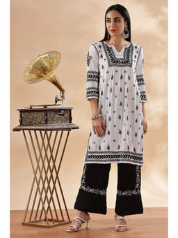 CLUB LOOM - Women White Embroidered Chikankari Kurta