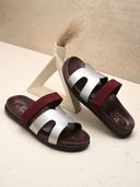 Maroon color option, Currently selected