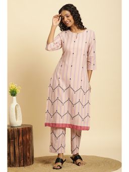 W - Women Green Festive Solid Rayon Kurta With Slim Pant & Dupatta