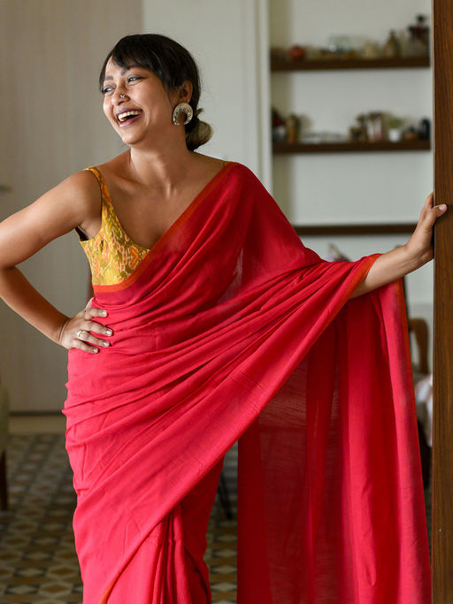 Buy Suta Red Cotton Blend Solid Saree Online 7