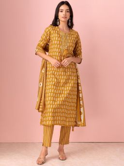 Indya - Mustard Yellow Floral Print Muslin Kurta With Pants And Printed Dupatta (Set of 3)