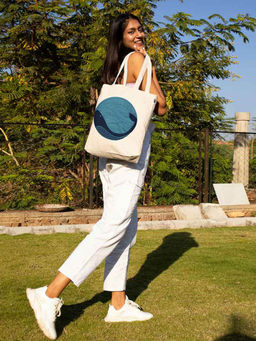 EcoRight - White Whale Doodle Canvas Tote Bag with Zip