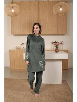 KIZA - Women Green Embroidered Velvet Kurti with Pyjama