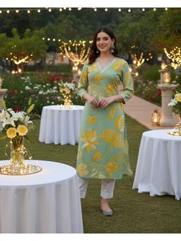 Maaesa - Women Green Rayon Straight Printed Kurta