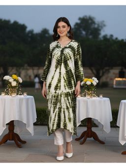 Maaesa - Women Green Rayon Straight Dyed Kurta