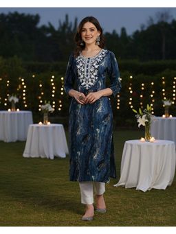 Maaesa - Women Blue Rayon Straight Embroidered Kurta