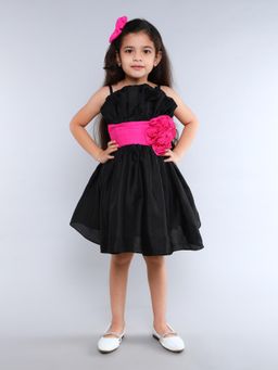 Pink Chick - Black Cotton Colorblock Sleeveless Floral Applique Dress With Hair Clip