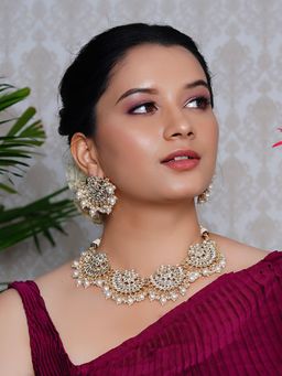 Designbox - Gold Tone Kundan Necklace Set with Pearls