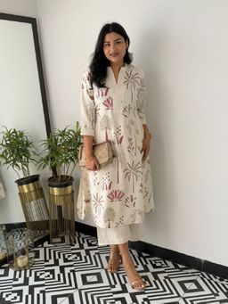 MEENA BAZAAR - Cream V-Neck Printed Kurta with Palazzo