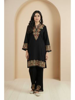 Zamour - Black Women Mandarin Neck Embroidered Kurta with Pant