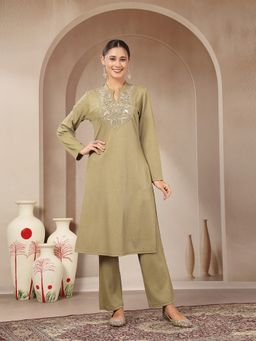 Nayam by lakshita - Green Mandarin Neck Embroidered Kurta with Pant