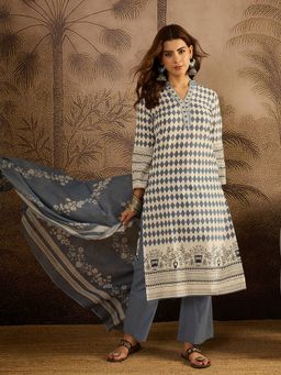 Vastramyaa - White Mandarin Neck Printed Kurta with Pant with Dupatta