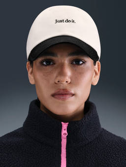 Nike - Unisex White Club Cap (M/L)