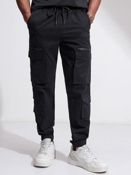 HIGHLANDER - Men Black Solid Elasticated Relaxed Fit Joggers