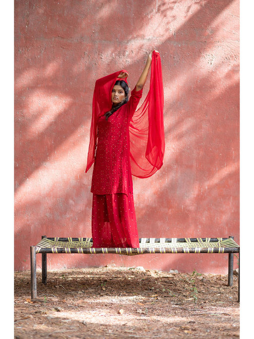 SAAYA THE LABEL Nikkhat Chikankari Mukaish Red (Set of 3)