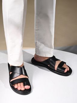 Louis Stitch - Black Kolhapuri Style Toe Ring Sandals