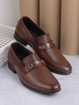 Mochi - Men Brown Loafers