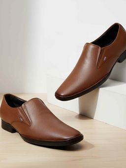 Mochi - Men Brown Loafers