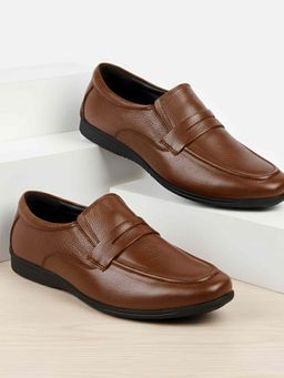 Mochi - Men Brown Loafers