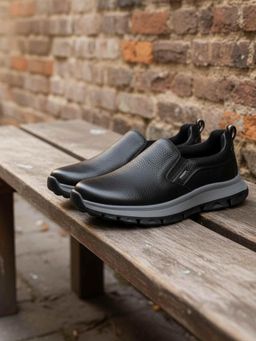 Mochi - Men Black Loafers