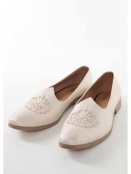 KALKI FASHION - White Off White Ethnic Jutti