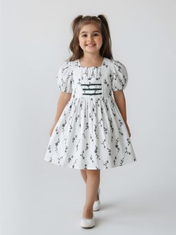 Bella Moda - Green Floral Thread-Embroidered Puff Sleeve Fit and Flare Dress