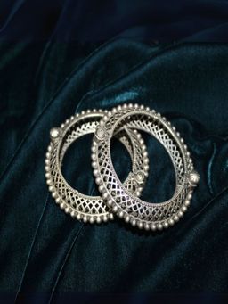 Spring Soul - Women Silver Oxidised Bangles