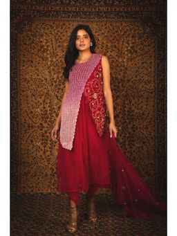 Nikita Vishakha - Rajalakshmi Ruby Pink Embellished Kurta with Pant and Dupatta (Set of 3)