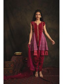 Nikita Vishakha - Yashaswi Ruby Pink Kurta with Dhoti and Dupatta (Set of 3)