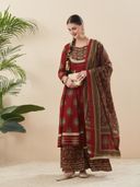 Maroon color option, Currently selected