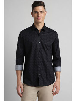 Simon Carter - Black Shirt