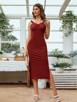 Outzidr - Maroon Sweetheart Neck Slit Bodycon Dress
