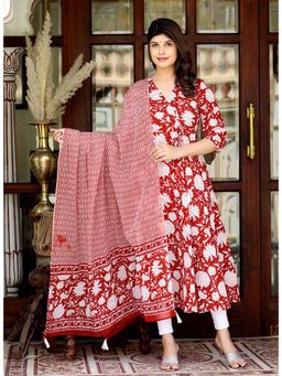 Doriyaan - Women Red Printed Gotta Patti V-Neck Angrakha with Dupatta (Set of 2)