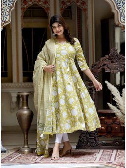 Doriyaan - Women Floral Print Cotton Yellow Anarkali Kurta with Dupatta (Set of 2)