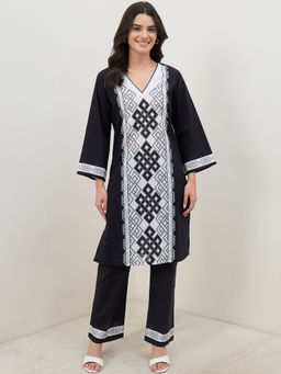 First Resort by Ramola Bachchan - Women Black Geometric Knot Printed Kurta with Pant