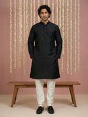 Black color option, Currently selected