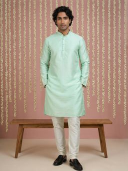 Jompers - Men Green Silk Blend Solid Straight Kurta with Pyjama