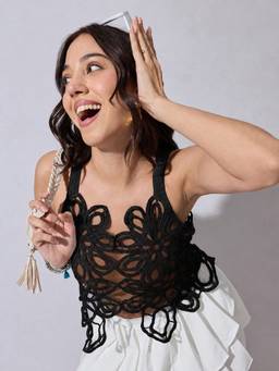 SHOWOFFFF - Women’S Floral Black Crochet Top