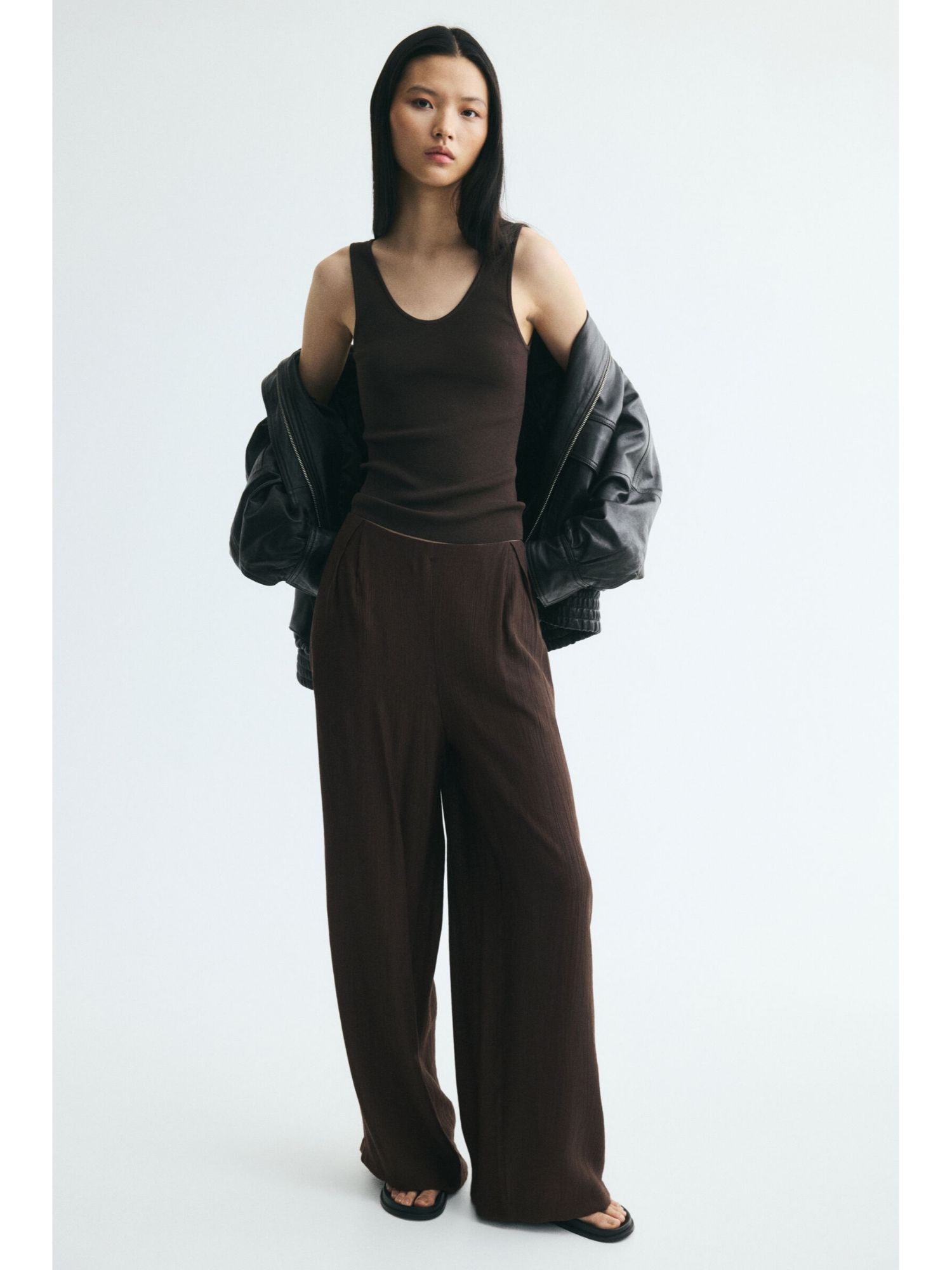 h&m Women Brown Crinkled Viscose-Blend Trousers-picture-30