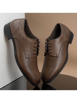 Red Tape - Men Solid Brown Derbies