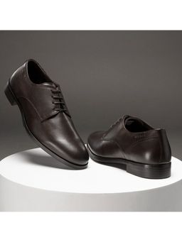 Red Tape - Men Solid Brown Derbies