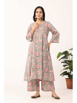 VASTRITO - Women Herbal Green Sanganeri Organic Cotton A Line Kurta and Pant