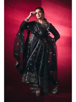 Gopi Vaid - Huma Qureshi in Amiha AG Set