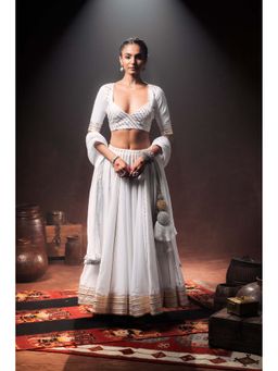 Taraasi - White 'Chandra Mukhi' Mulmul Kalidar Lehenga with Blouse & Dupatta