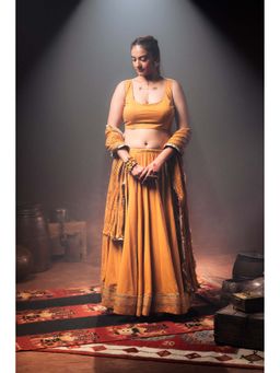 Taraasi - Yellow 'Sunheri Jamun' Mulmul Kalidar Lehenga with Blouse & Dupatta